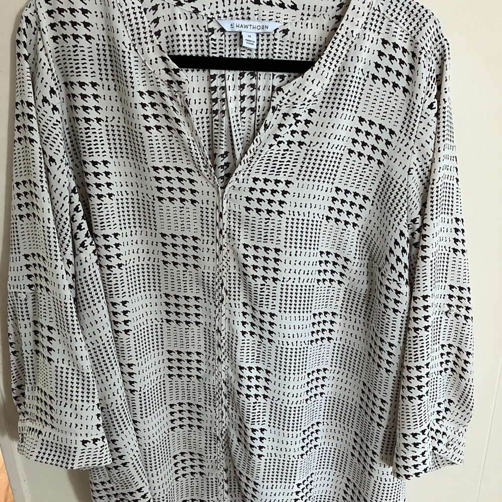 Hawthorn tunic with roll button sleeves